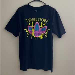 Adidas graphic t shirt Sz L